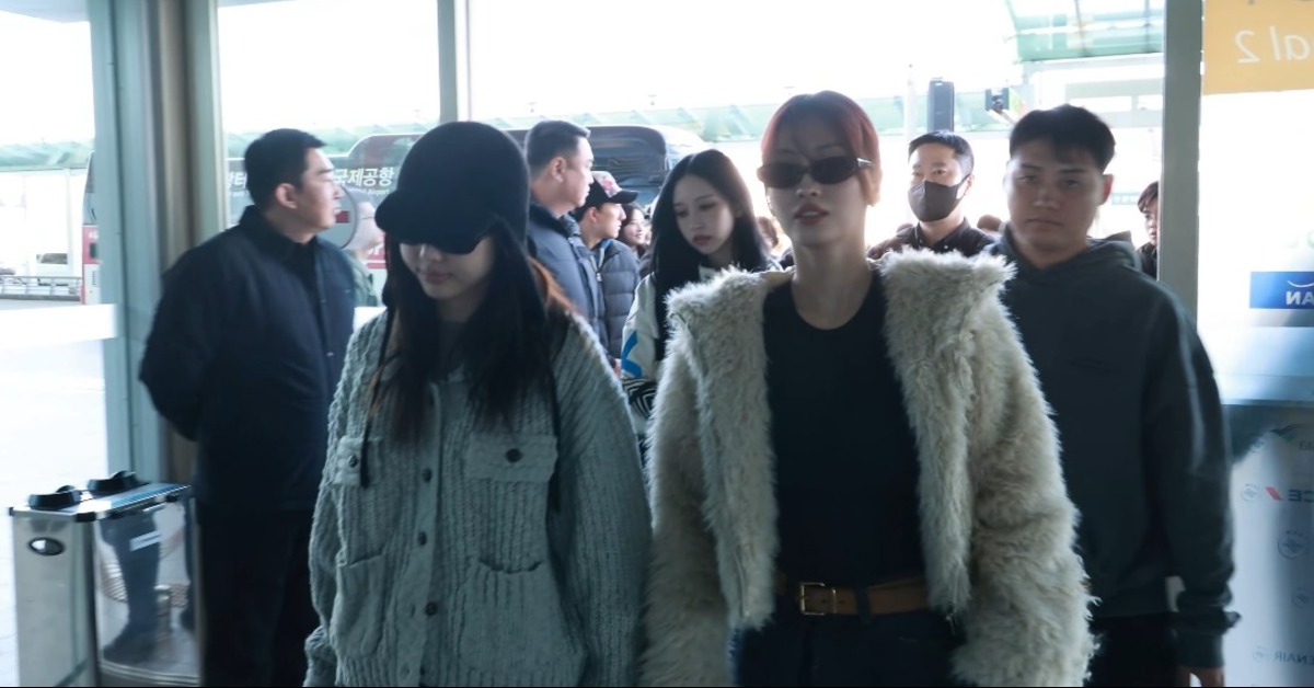 TWICE成員於上午從仁川機場出發高雄。（圖／翻攝自YT뉴스엔·Newsen）