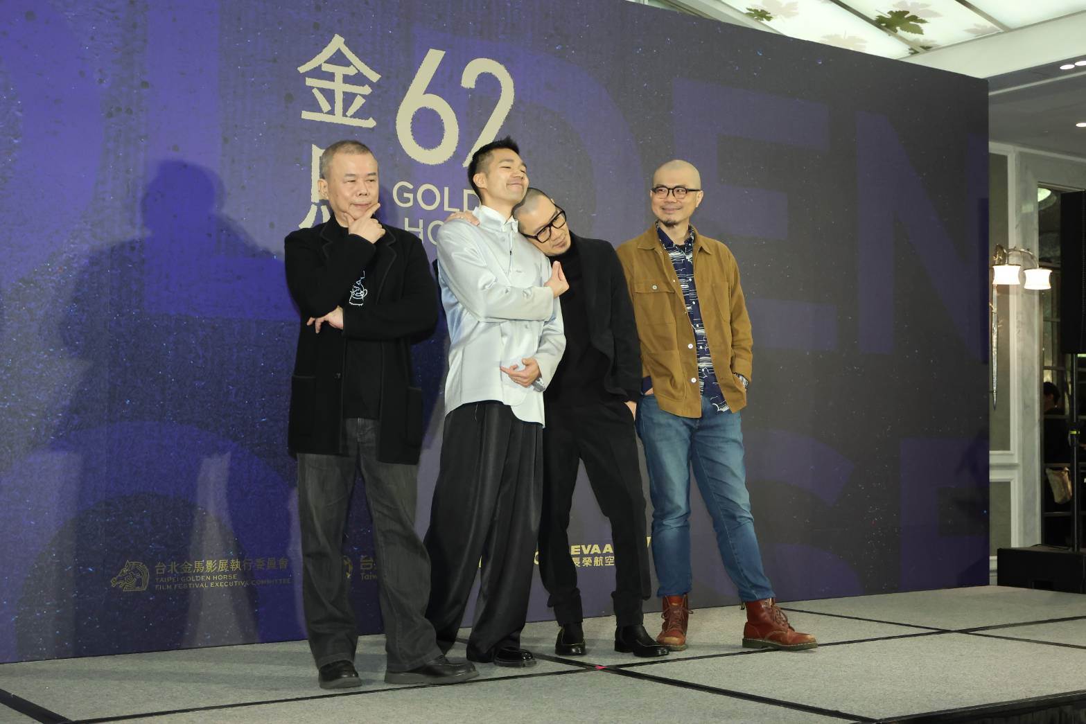 最佳導演入圍者陳玉勳（左起）、李駿碩、張吉安及曹仕翰逗趣合照。（圖／東森娛樂）