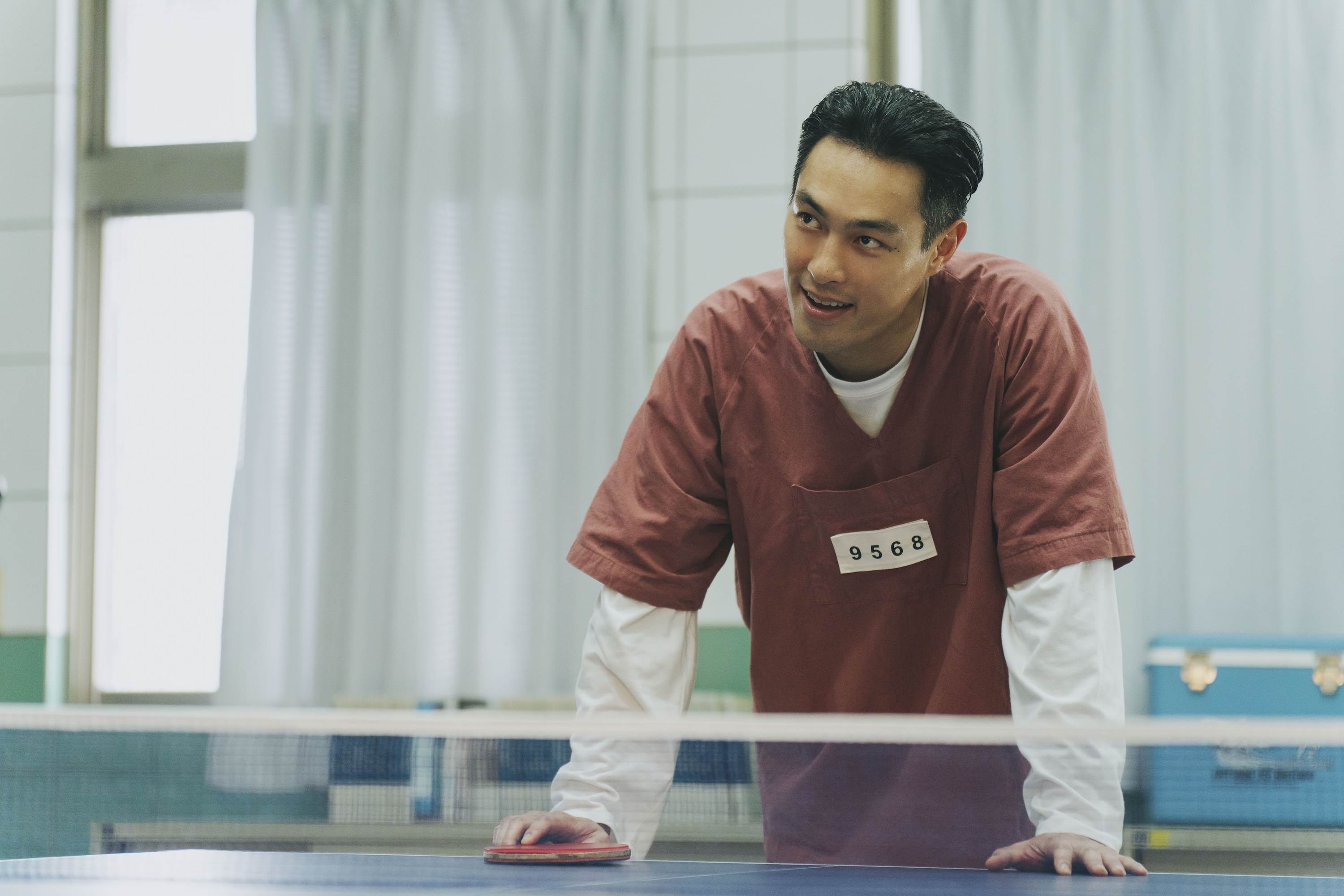 楊祐寧飾演的黑道大哥9568勝負欲高漲盼奪桌球比賽冠軍。（圖／愛奇藝國際版、壹壹影業）