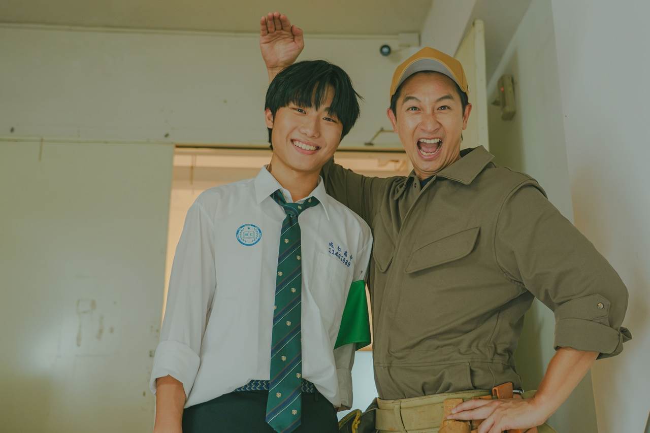 Darren與《我的婆婆怎麼那麼可愛》中的「兒子」<a href='https://star.ebc.net.tw/search/tags/張恩瑋/' target='_blank'>張恩瑋</a>於節目中再度同框。(圖／小公視提供)