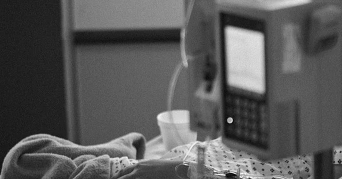 藝名石琇惠的74歲台語歌手王姓婦人去年因胃癌初期接受胃黏膜剝離術（ESD），術後隔日卻突發呼吸困難，5天後在家屬面前倒地無呼吸心跳。（示意圖／翻攝自pixabay）