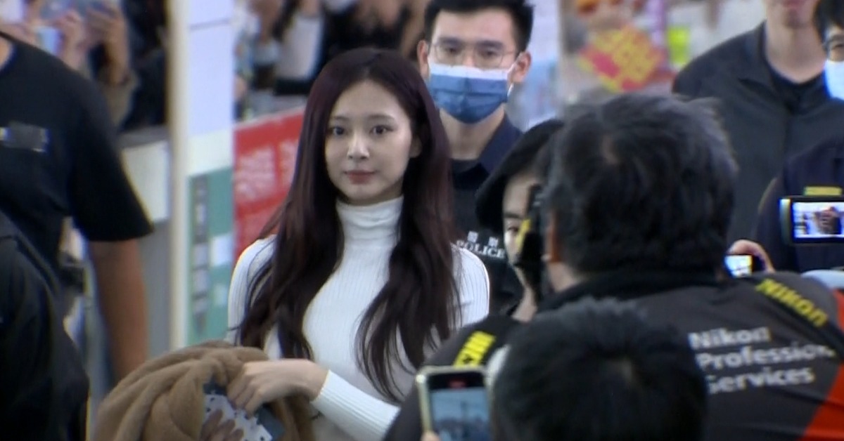 TWICE周子瑜抵達高雄小港機場。（圖／東森新聞）