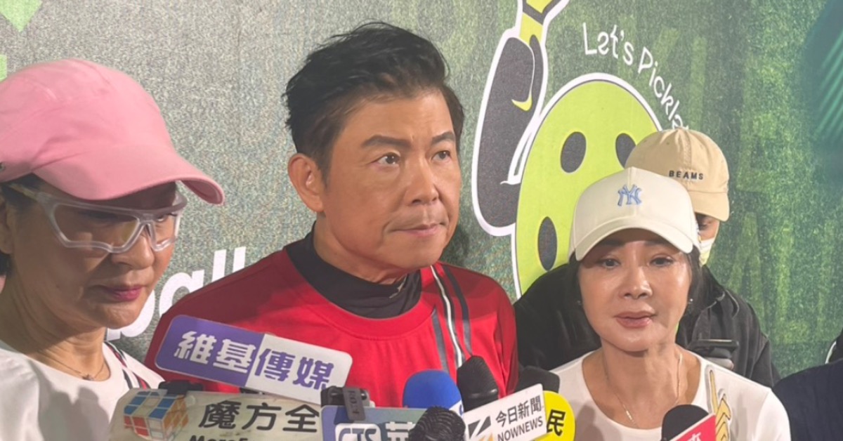 方芳芳（左起）、曾國城、陳美鳳今（22）日出席明星匹克球公益賽活動。（圖／記者沈芳宇攝）