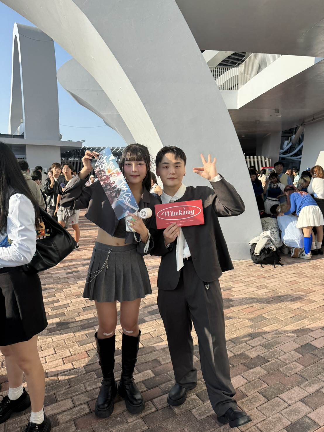 韓國女團TWICE粉絲Andy和雅安身著〈I Can't Stop Me〉的MV造型。（圖／記者楊雅芸攝）