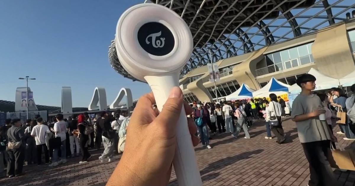 TWICE手燈。（圖／東森新聞）