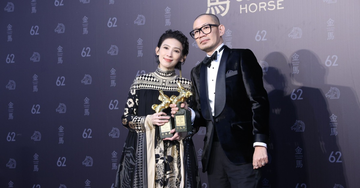 戴佩妮與導演張吉安攜手，順利抱回金馬獎座。（圖／東森娛樂）