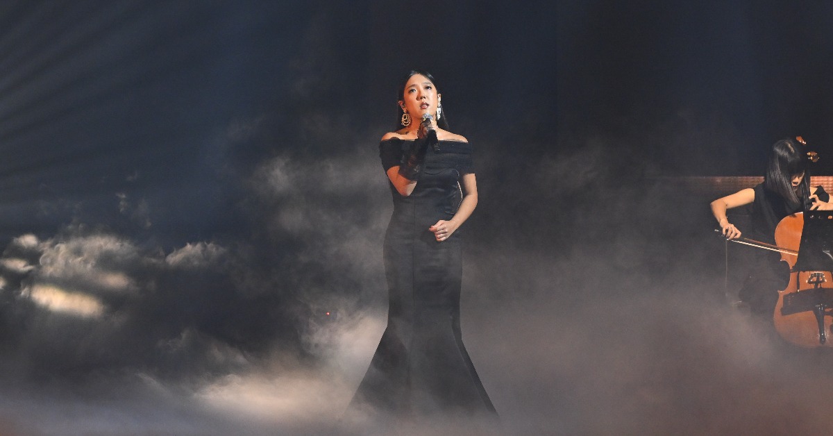 金曲歌后李竺芯以溫柔又充滿力量的嗓音，追思逝世影人。（圖／金馬執委會提供）