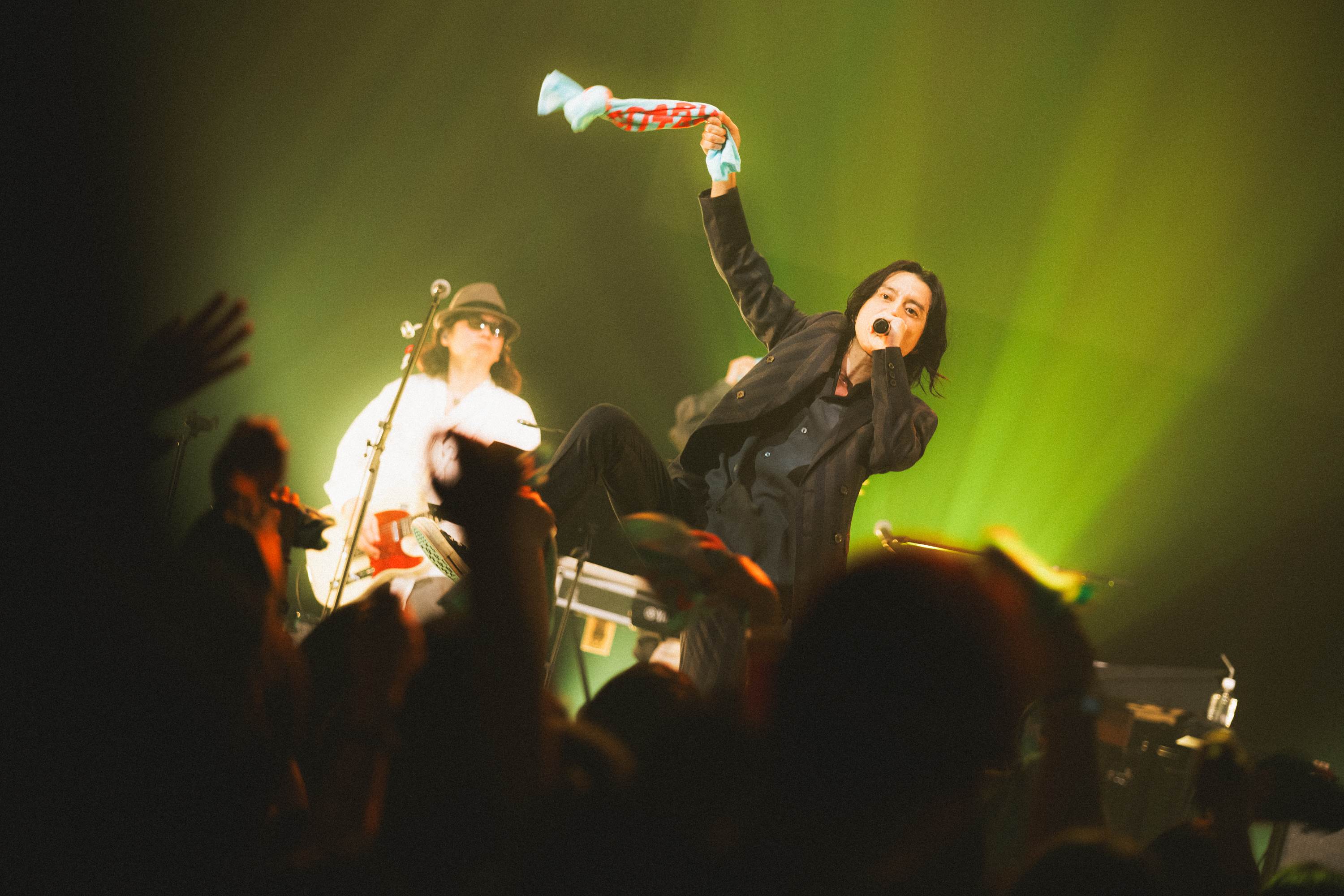 最終段落澀谷昴望著全場大合唱的歌迷，笑著說今晚的台北會成為他珍貴而美好的回憶。（圖／遠大娛樂提供）