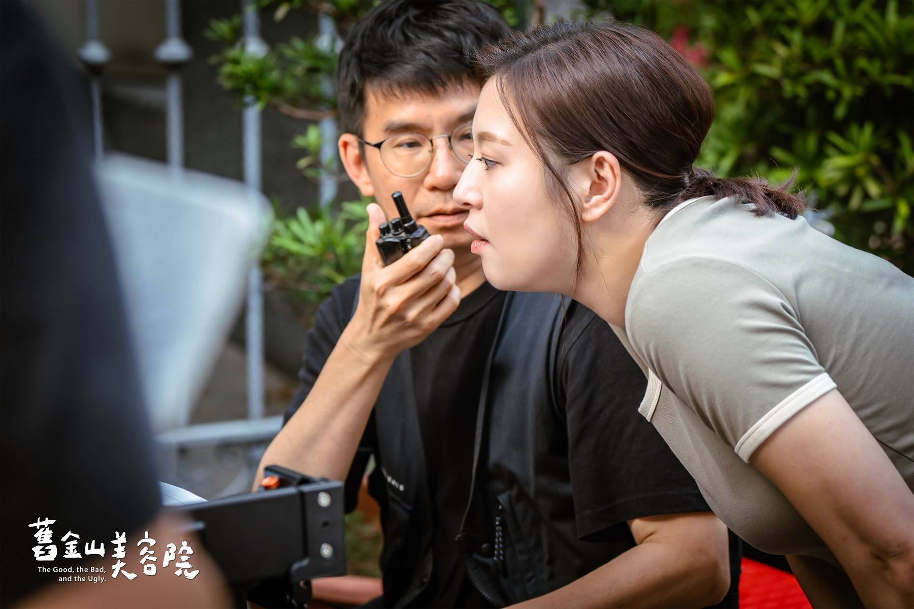 導演杜政哲驚喜客串 與劉品言趣味互動。（圖／TVBS提供）