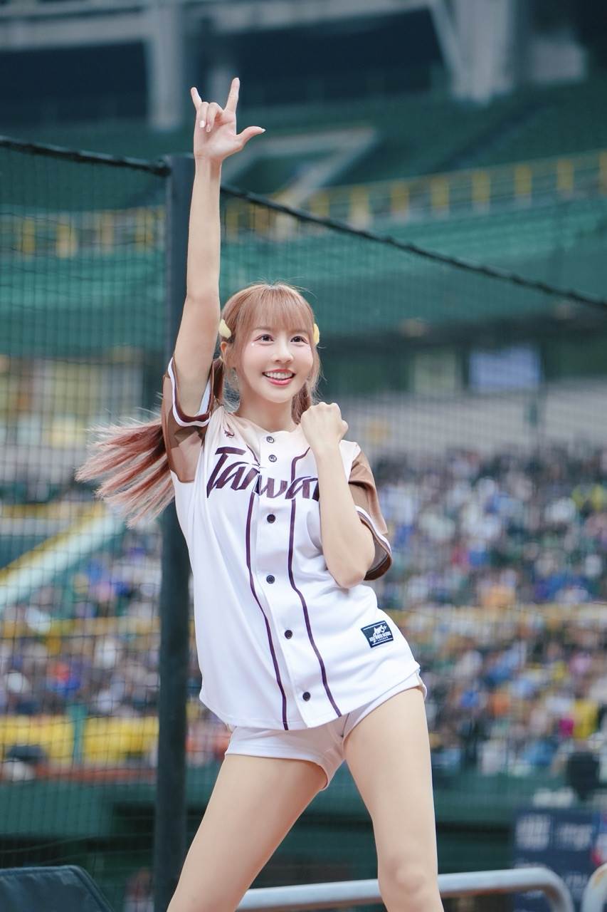 「樂天女孩」崔荷潾忍不住透露自己超想去追星。（圖／樂天提供）