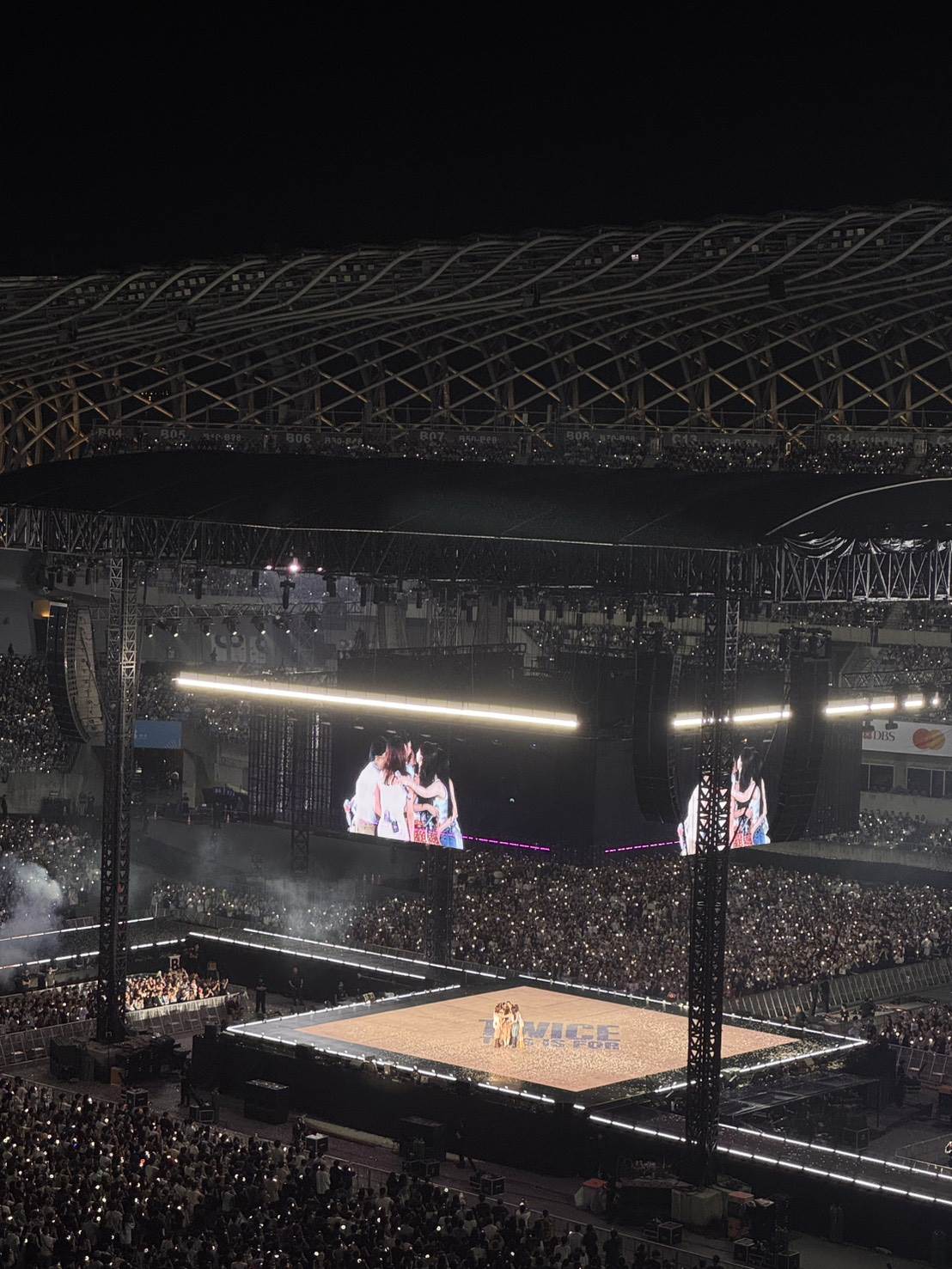 南韓人氣女團TWICE今（23）日晚間在高雄舉行演唱會。（圖／讀者提供）