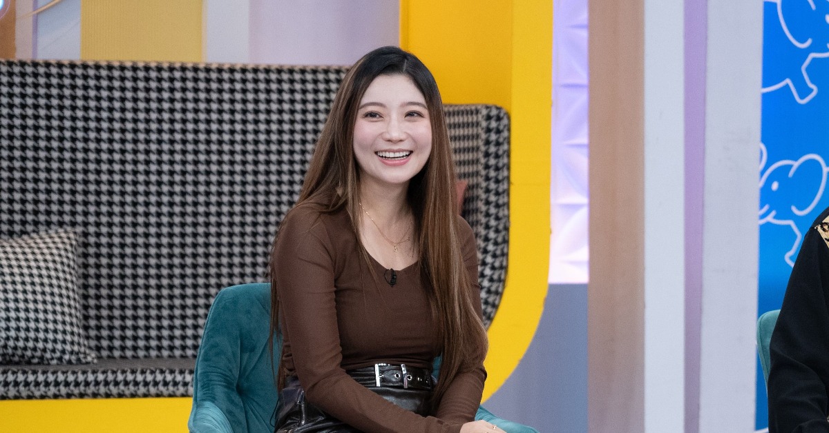 依依親揭遭六年前任背叛出軌，翻包驚見第二支手機與40名曖昧對象瞬間崩潰。（圖／東森綜合台提供）