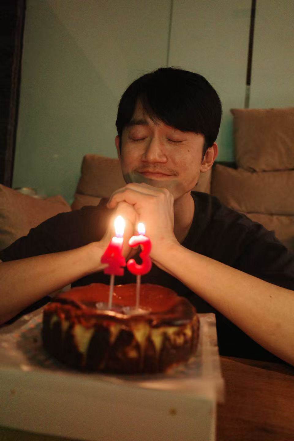 吳慷仁在社群平台曬出慶生畫面。（圖／翻攝自吳慷仁微博）