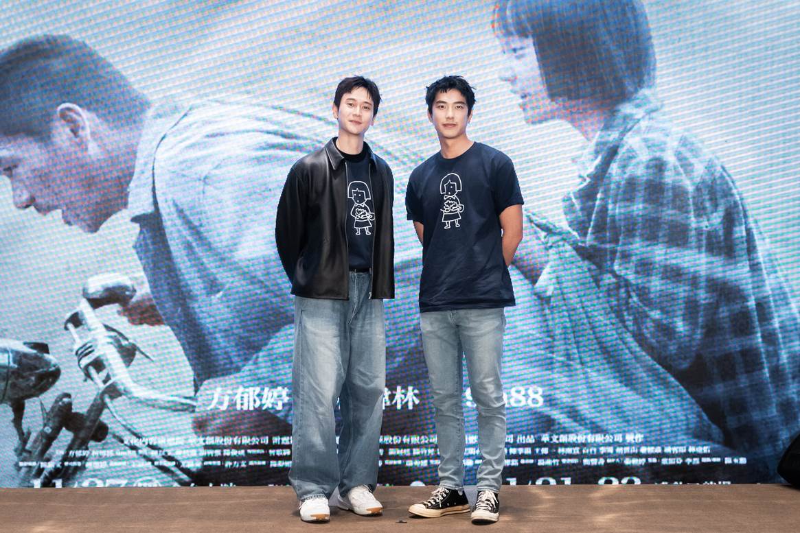 劉冠廷（左）、曾敬驊（右）出席《大濛》首映會，一出場就帥翻全場。（圖／華文創）