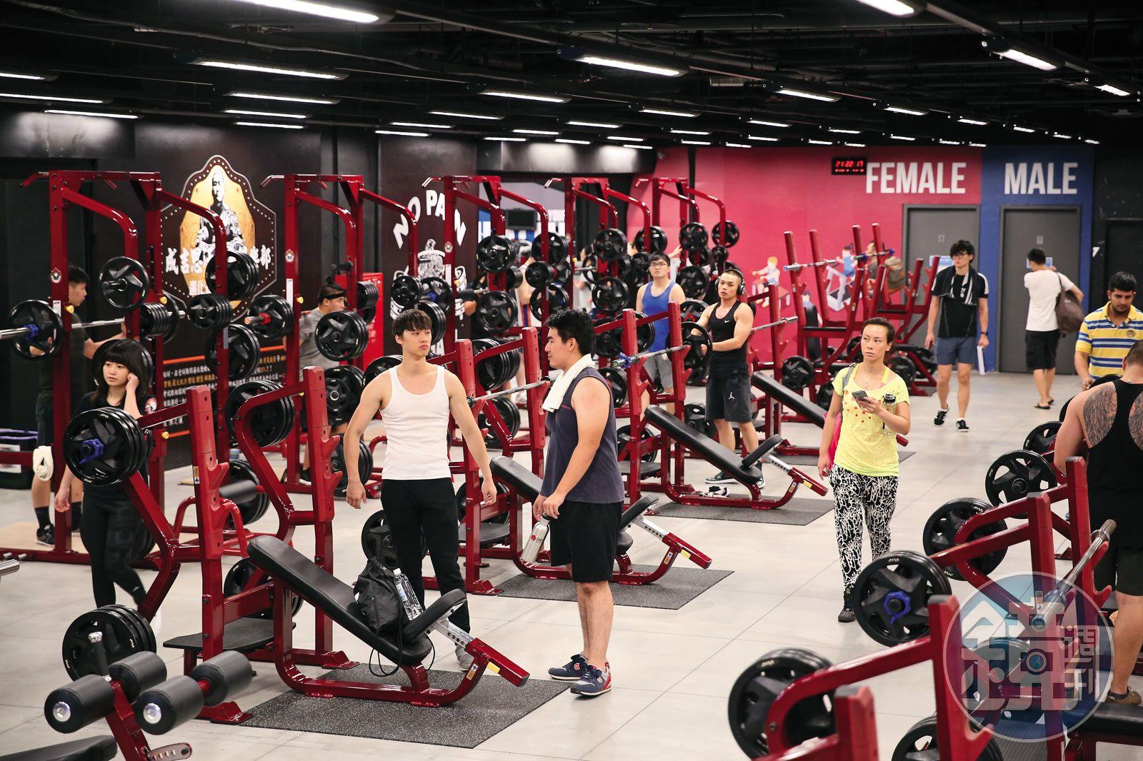 成吉思汗健身俱樂部成立初期會員人數眾多，生意非常好。（圖／鏡週刊）