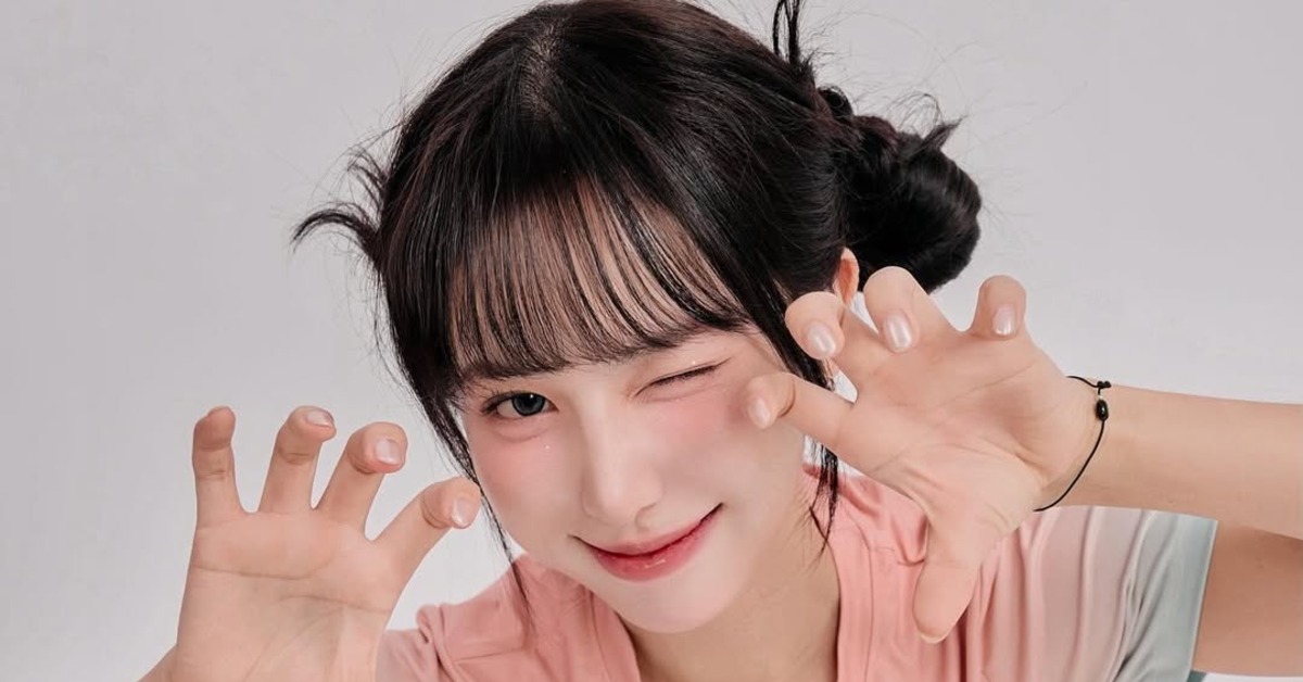 韓國啦啦隊女神朴恩惠近日在台灣出席粉絲見面會，現場卻驚傳男粉絲突然舔她的手，讓她嚇了一大跳。（圖／翻攝自IG@3un._.hy3）