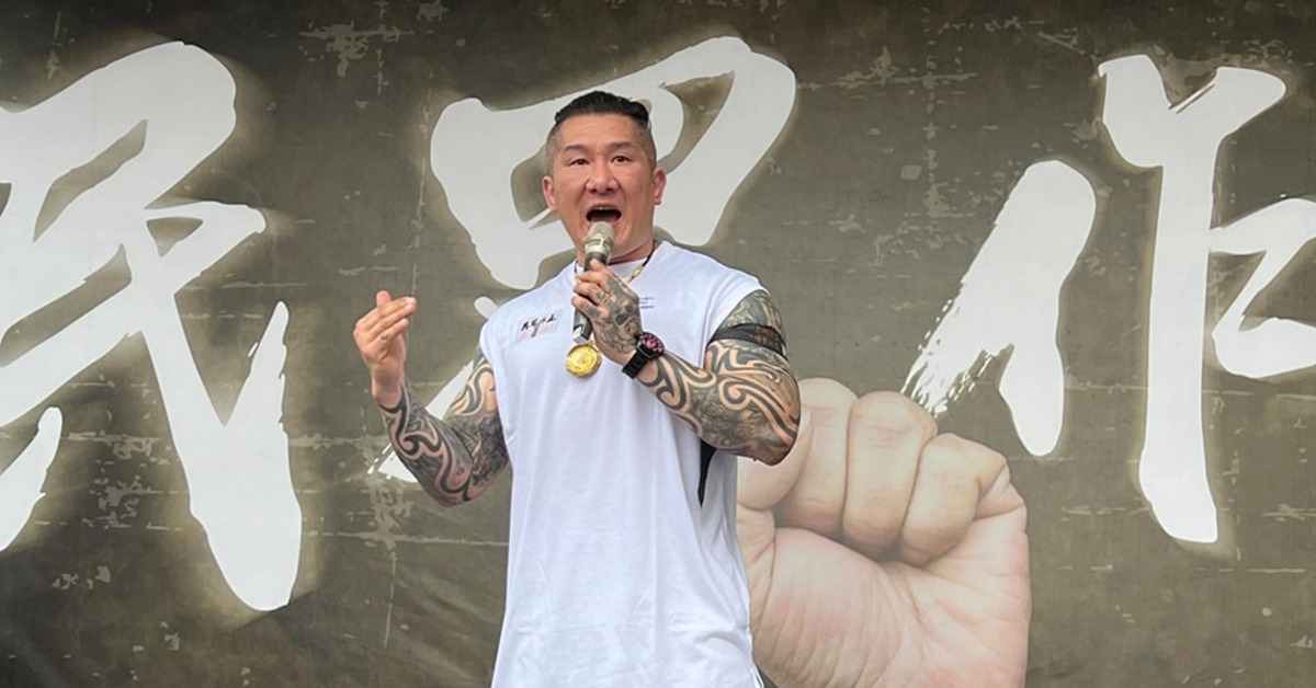 館長今日再被踢爆，他前往中國是因為事業早已陷入困境。（圖／翻攝自館長臉書）