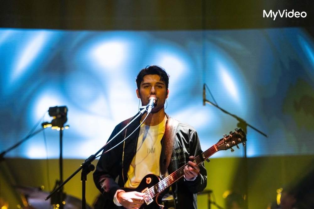 鳳小岳&壓克力柿子把壓力唱成歌：獻給被「讚數」綁架的一代。（圖／台灣大哥大MyVideo提供）