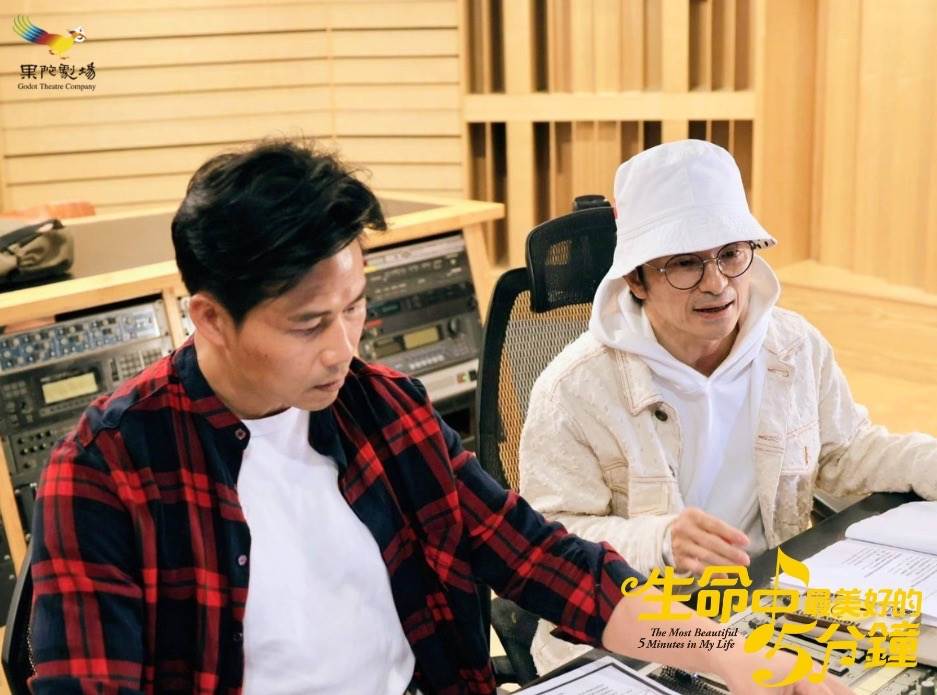 剛從急診復原的唐從聖也到場錄音。（圖／果陀劇場提供）