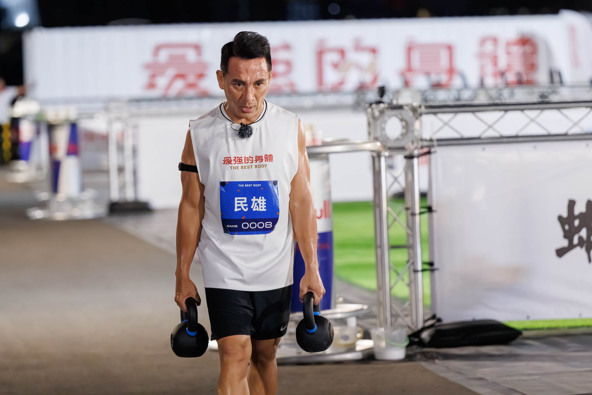 民雄花2年練出8塊腹肌。（圖／好看娛樂）