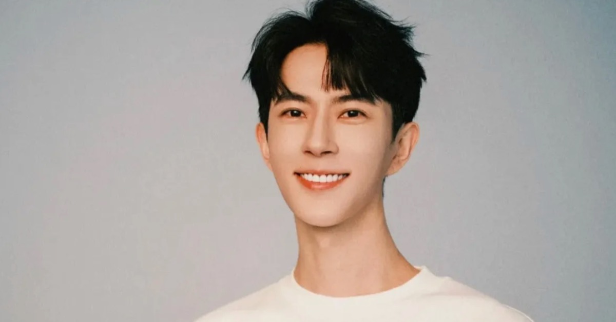 有網友指出，于朦朧生前疑長期配戴GPS電子腳鐐，因而只能穿著大尺寸鞋款。（圖／翻攝自于朦朧工作室微博）