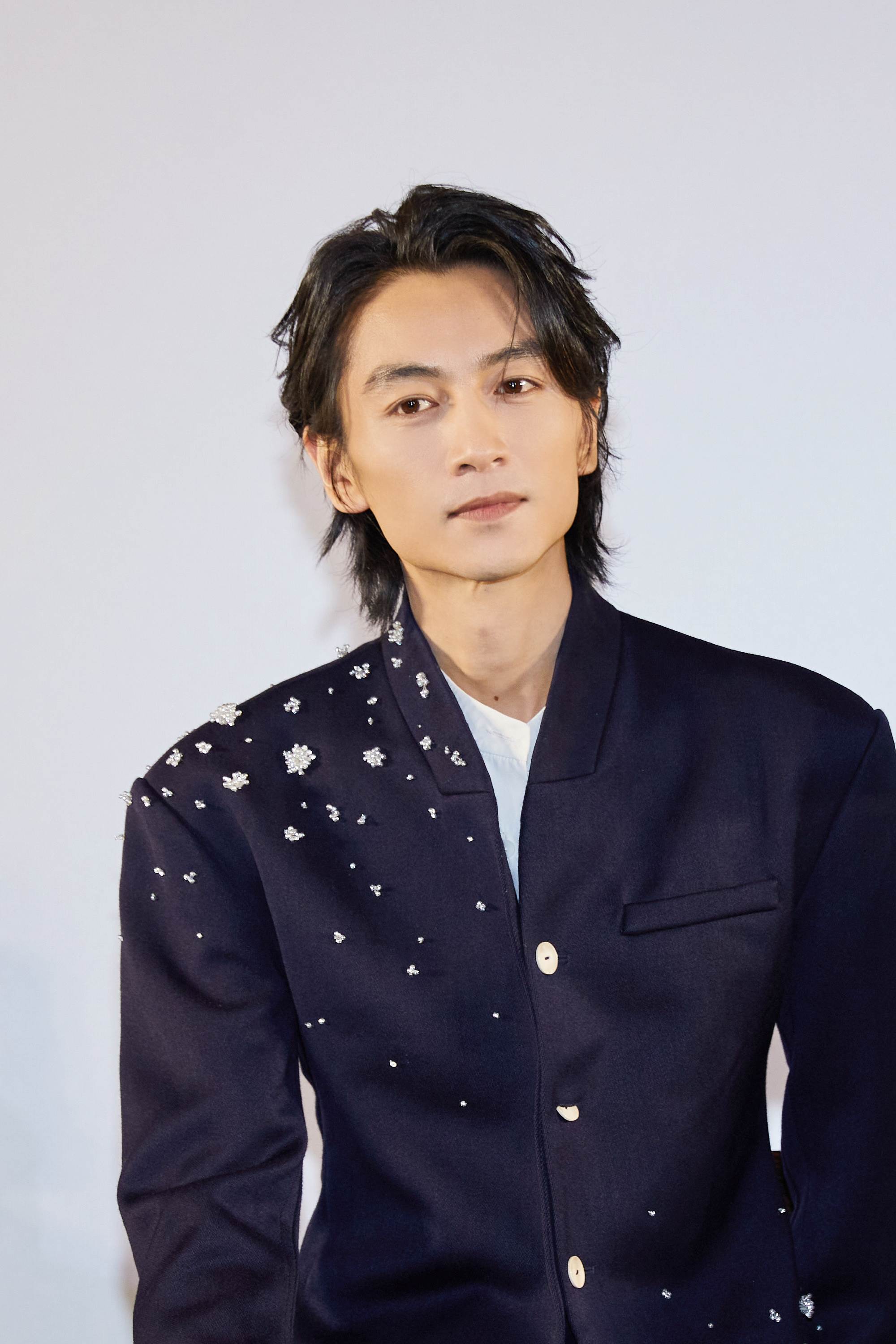 男星陳曉近日出席記者會暴瘦,減重超過10公斤。(圖/翻攝自陳曉工作室微博)