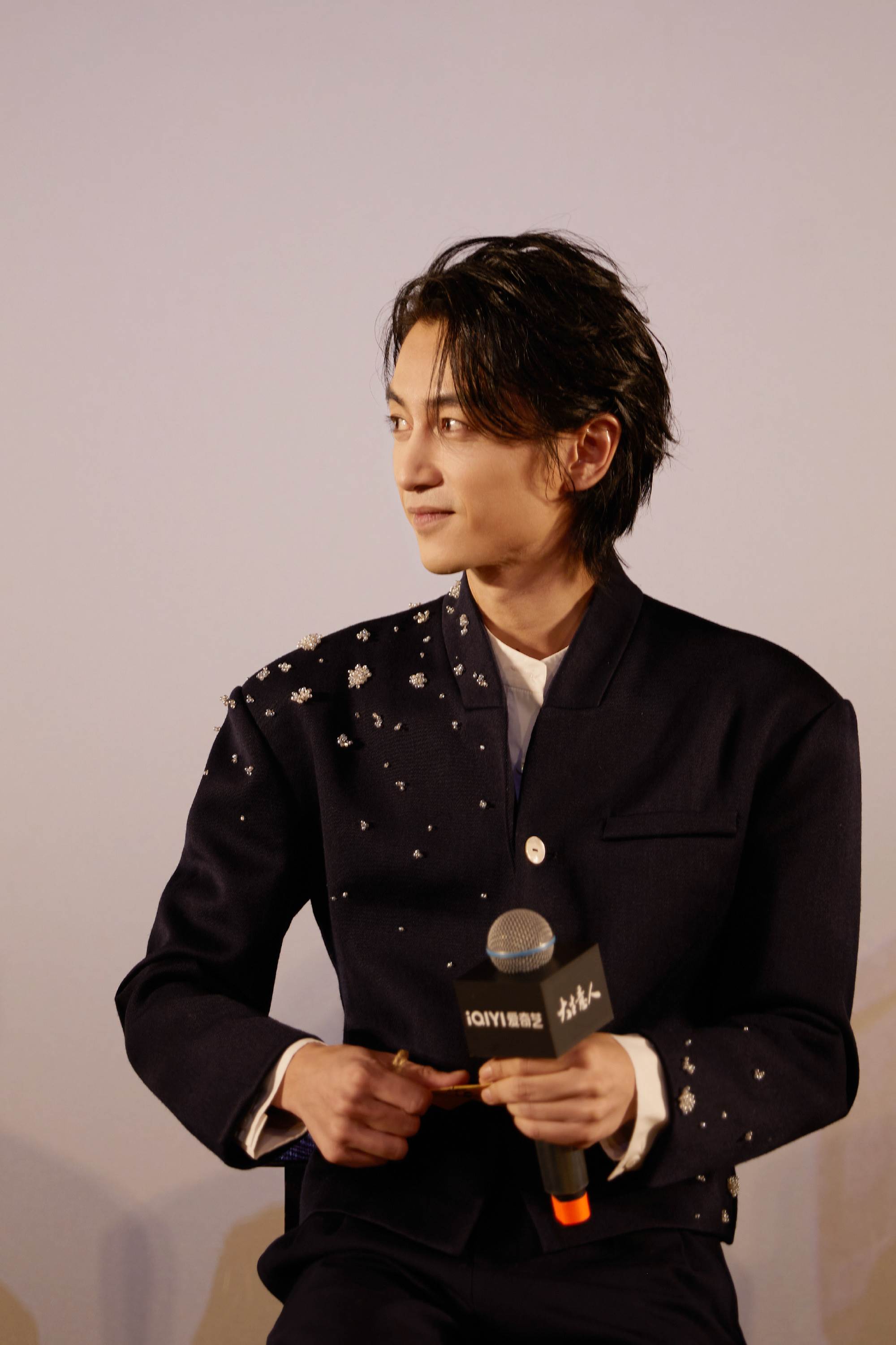 男星陳曉近日出席記者會暴瘦，減重超過10公斤。（圖／翻攝自陳曉工作室微博）