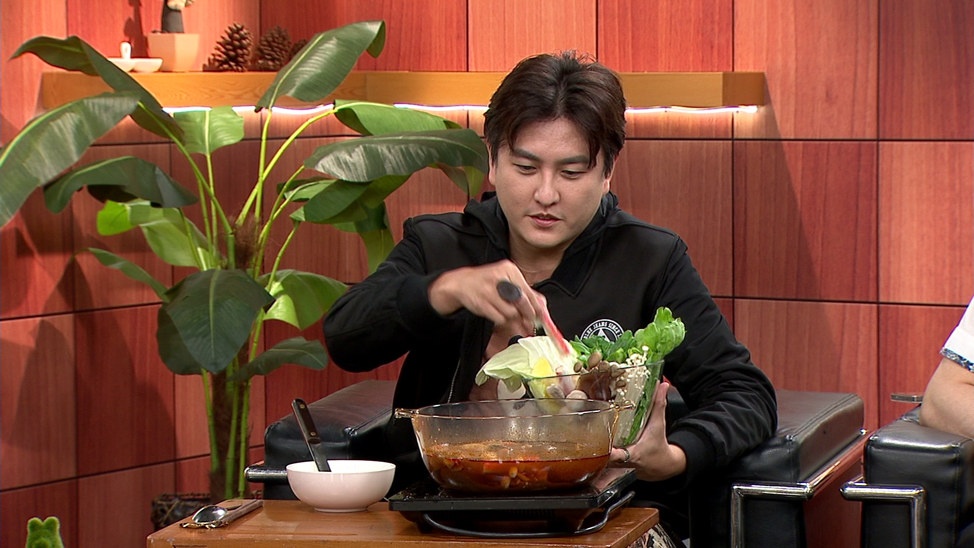 黃靖倫透露吃火鍋熱愛喝湯，罹中重度<a href='https://star.ebc.net.tw/search/tags/脂肪肝/' target='_blank'>脂肪肝</a>。（圖／年代提供）