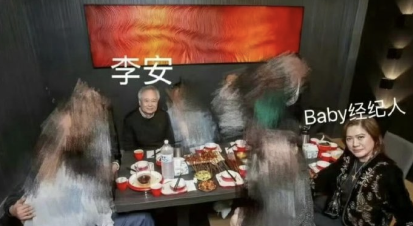 陸網瘋傳李安導演與疑似Angelababy的經紀人私下聚會。（圖／翻攝自微博）
