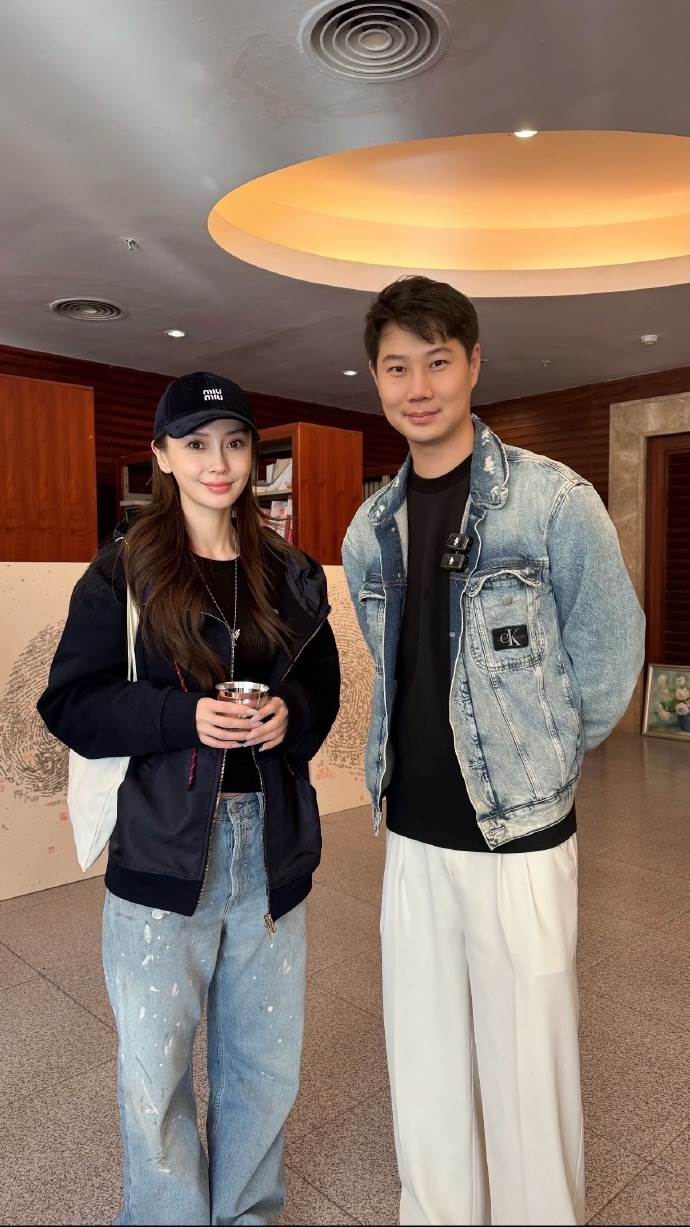 Angelababy參加「藝德培訓班」復出動作頻頻。（圖／翻攝自微博）