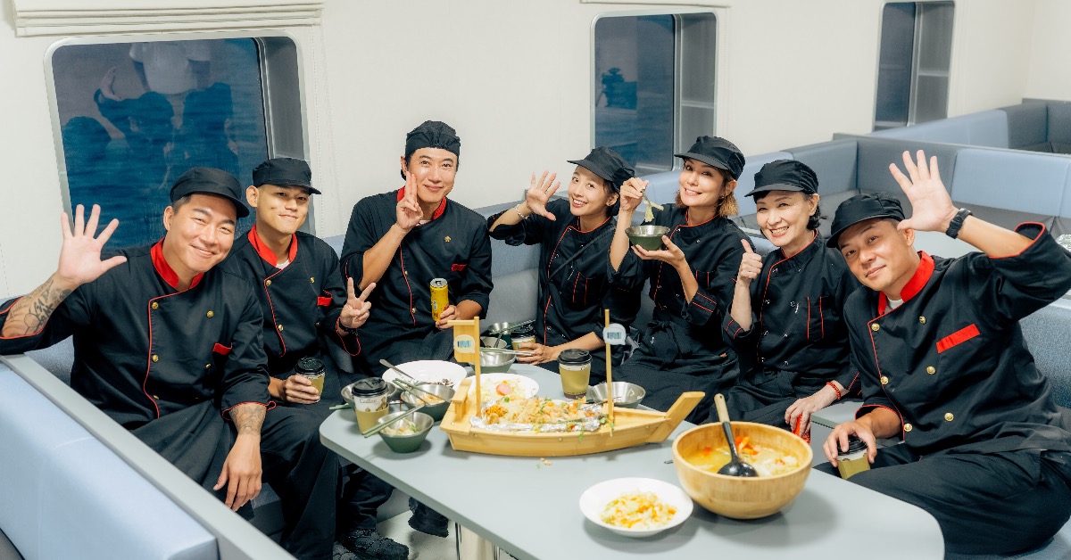 郭泓志（左起）、阿倉、陳鴻、吳映潔、莎莎、寶媽、姚元浩在澎湖輪上挑戰百人盛宴。（圖／好看娛樂提供）