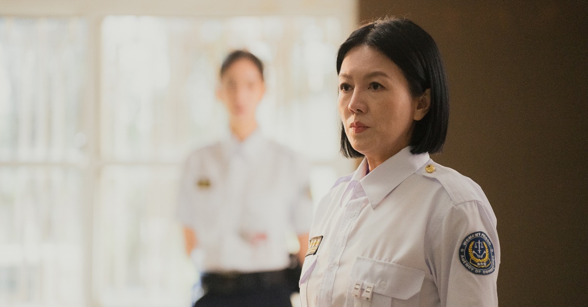 《陽光女子合唱團》苗可麗飾演的科長不怒而威。（圖／壹壹喜喜電影）