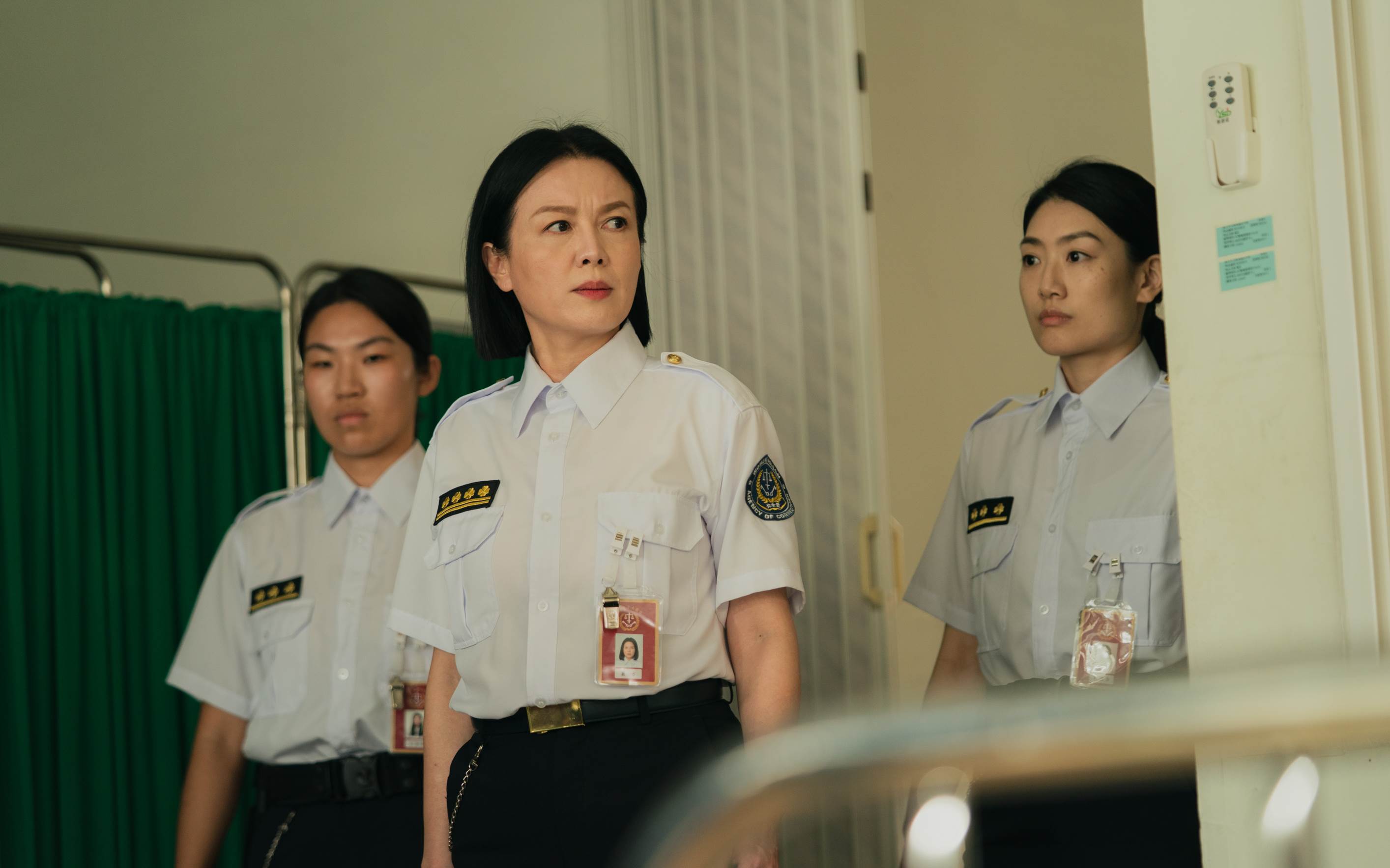 苗可麗氣勢強大演出介護科科長。（圖／壹壹喜喜電影）