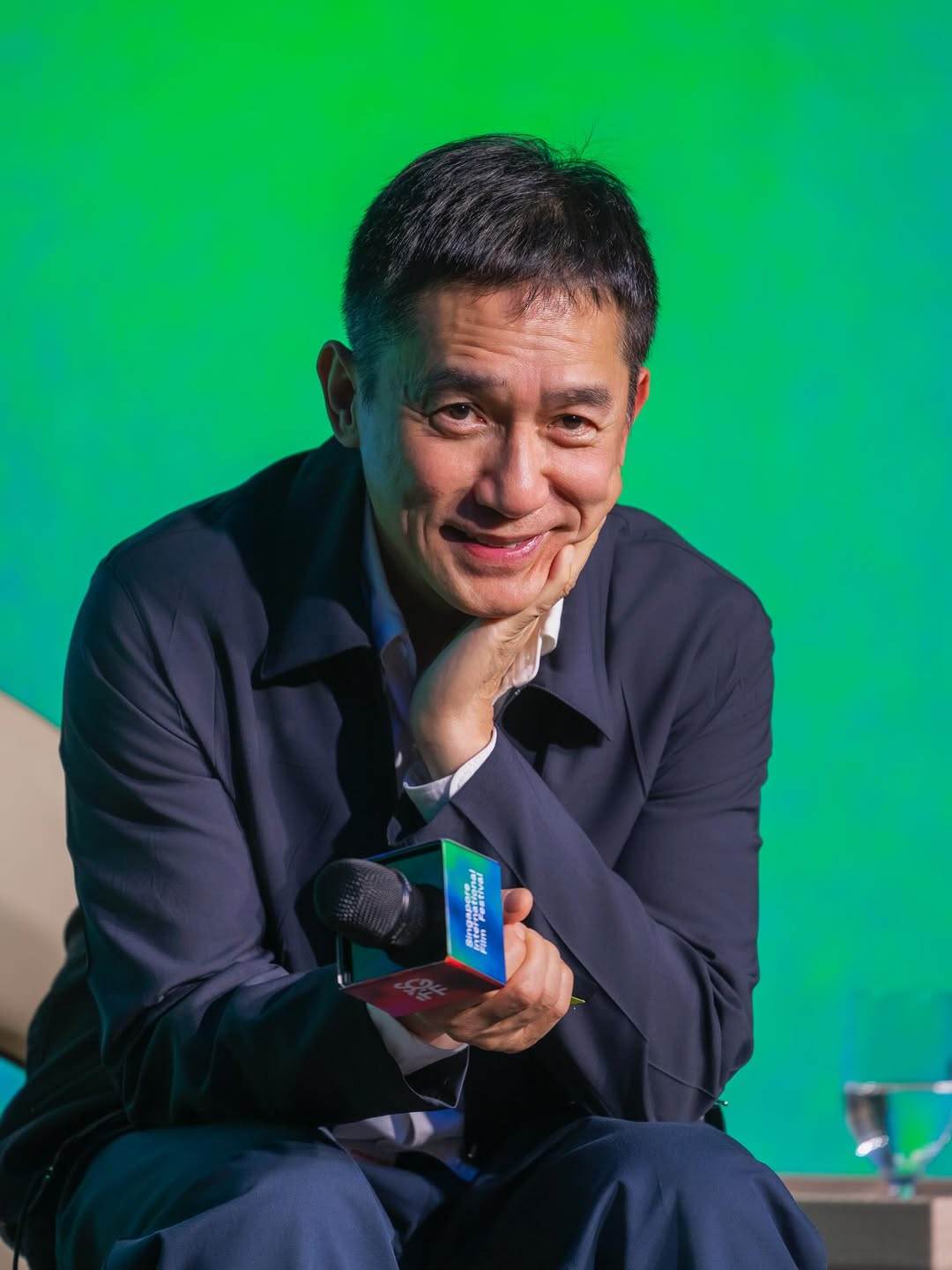 梁朝偉出席第36屆<a href='https://star.ebc.net.tw/search/tags/新加坡國際電影節/' target='_blank'>新加坡國際電影節</a>。（圖／翻攝自<a href='https://star.ebc.net.tw/search/tags/劉嘉玲/' target='_blank'>劉嘉玲</a>Instagram）