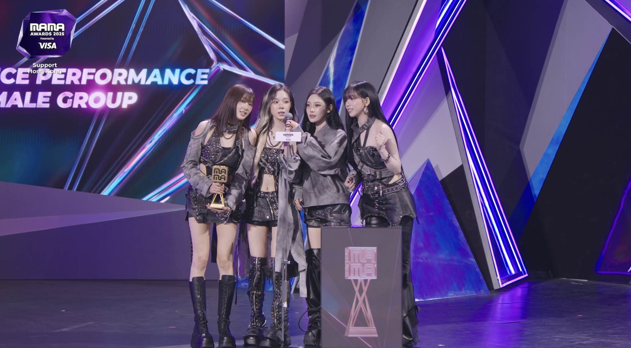 《2025 MAMA》最佳女組合舞蹈表演&nbsp;aespa -〈Whiplash〉。（圖／翻攝自Mnet Plus）