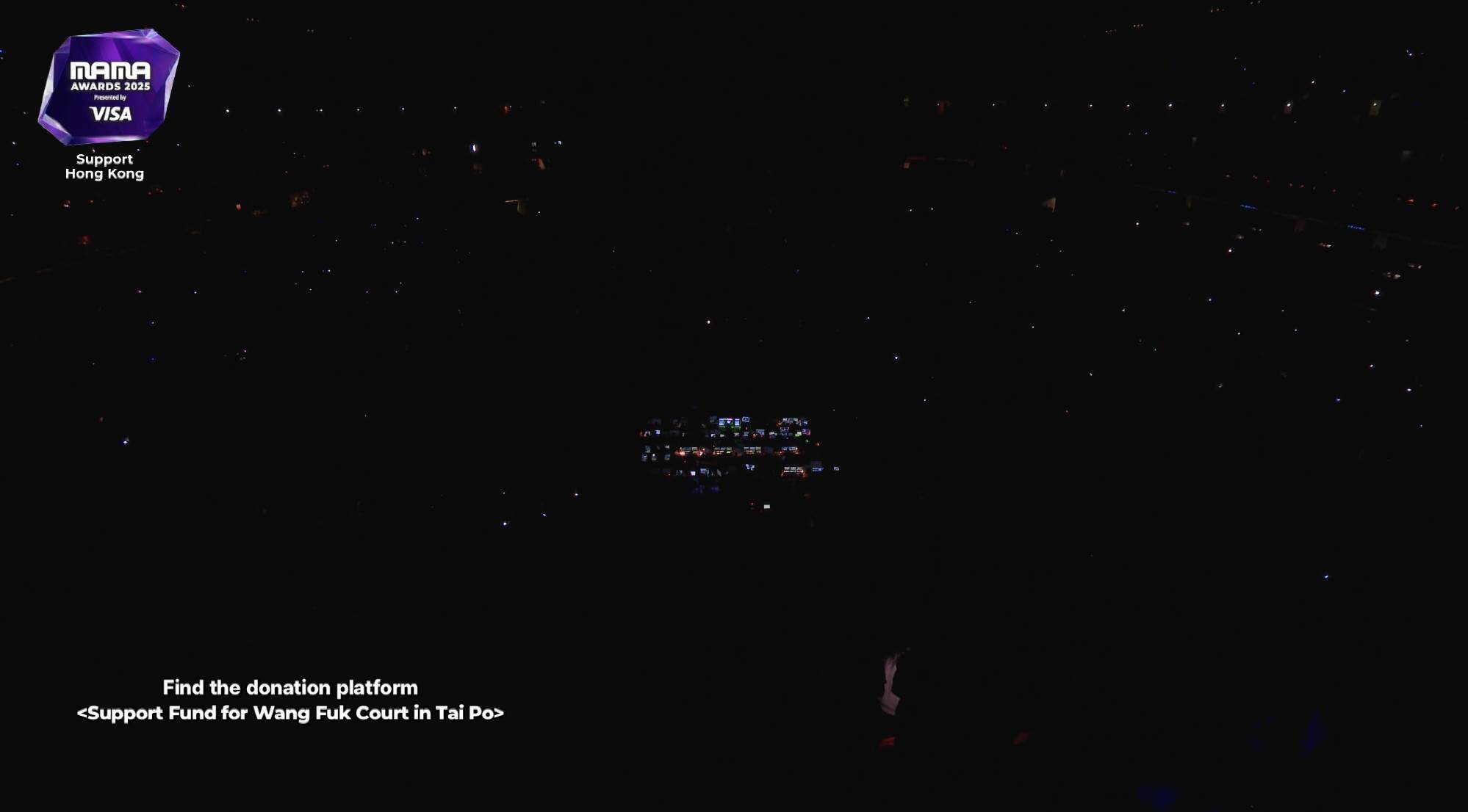 《2025 MAMA》周潤發現身擔任頒獎人，帶領全場默哀，還一度哽咽。（圖／翻攝自Mnet Plus）