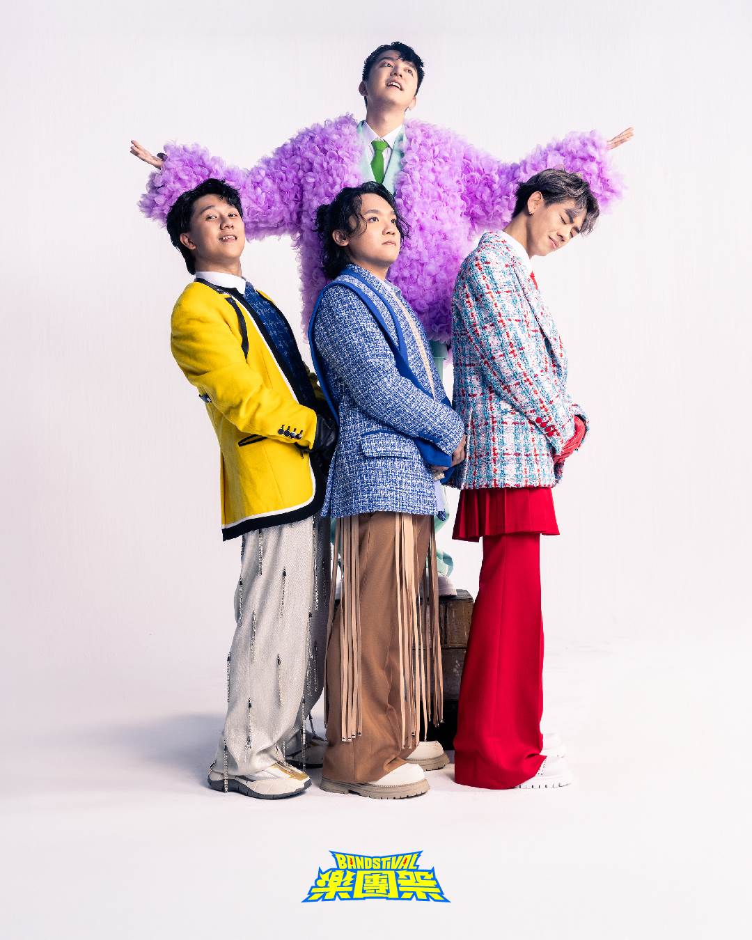 「浪漫里」由主唱魏裕銘（後）、吉他手沈裕紘（前排左起）、鼓手陳羿瑋、貝斯手歐易組成。（圖／康泰納仕提供）