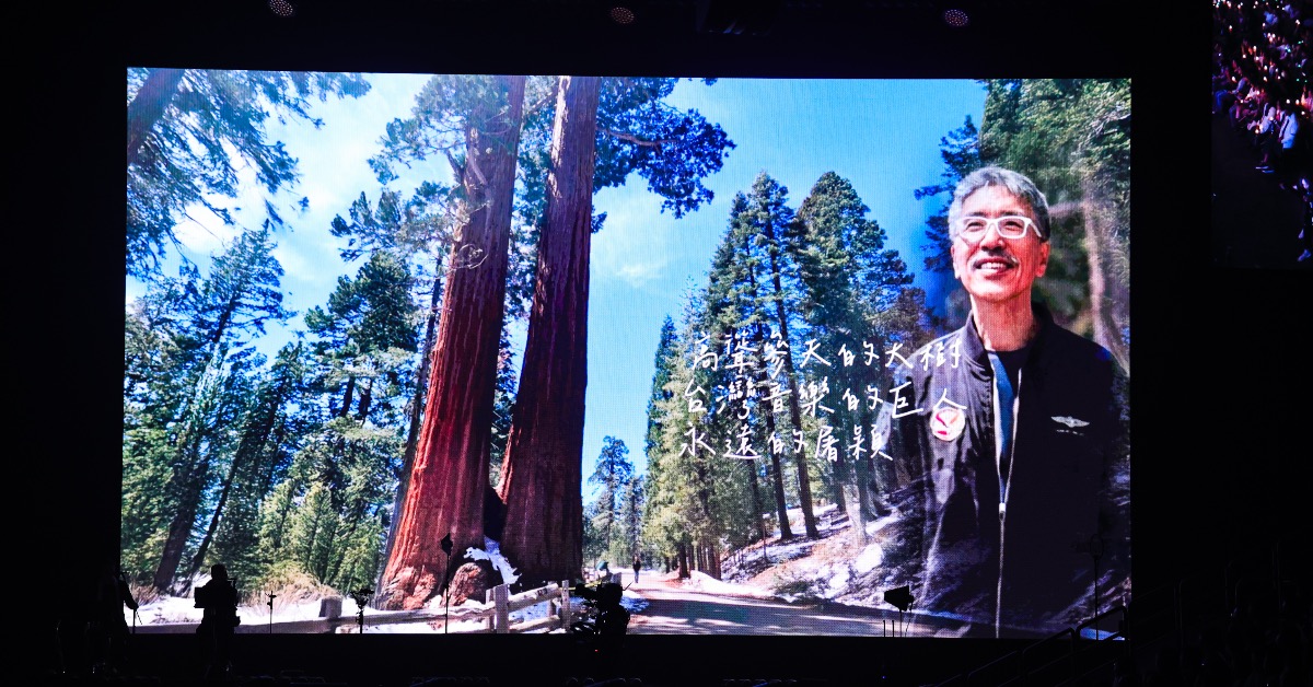 周華健在演唱會現場緬懷好友屠穎。（圖／滾石唱片提供）