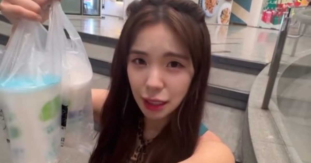 啦啦隊女神李多慧在新加坡巧遇台灣粉絲，被熱情請飲料。（圖／翻攝自Threads le_dahye）