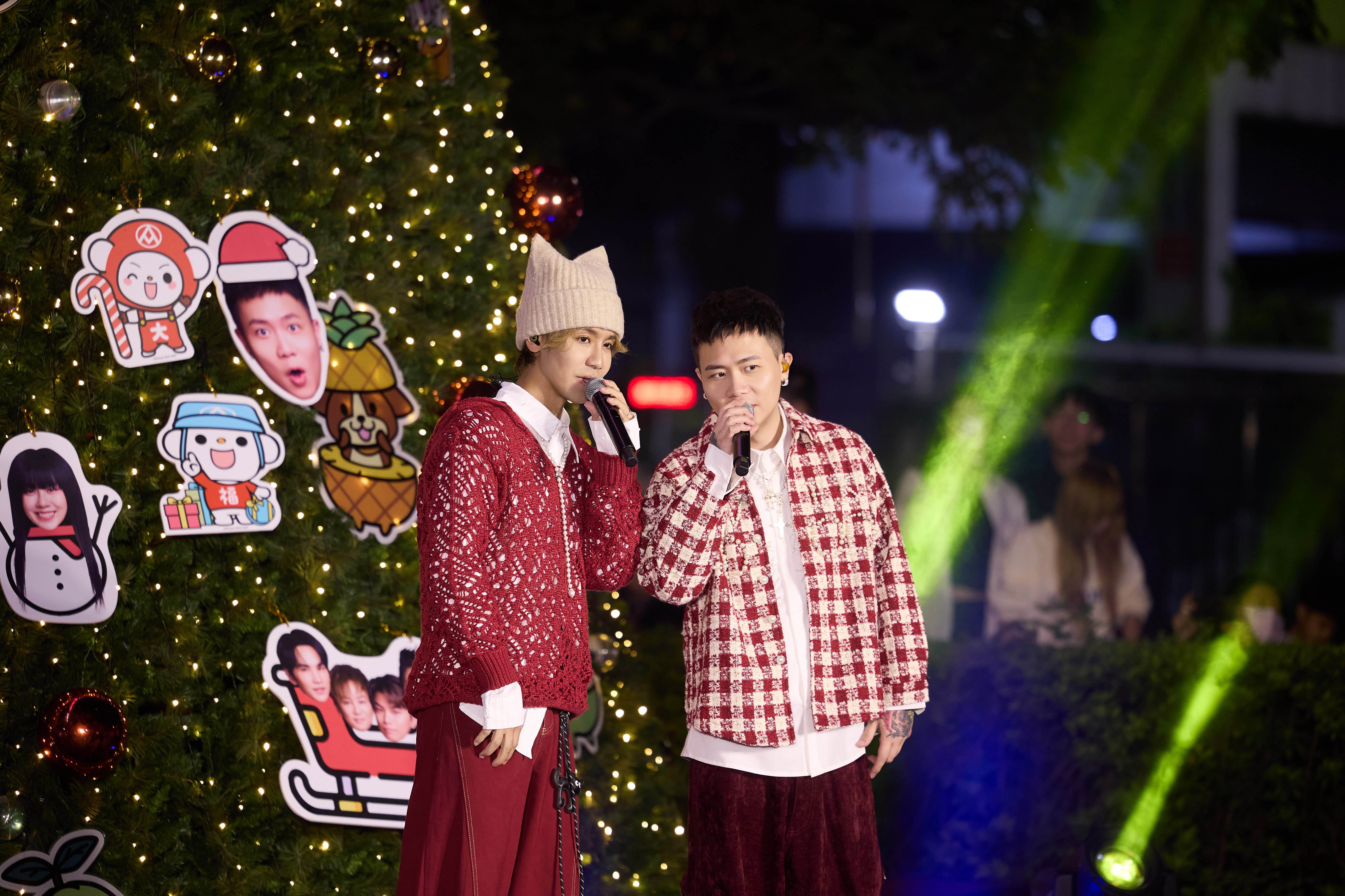 蕭秉治×鼓鼓化身聖誕超人陪弱勢前行。（圖／相信音樂提供）