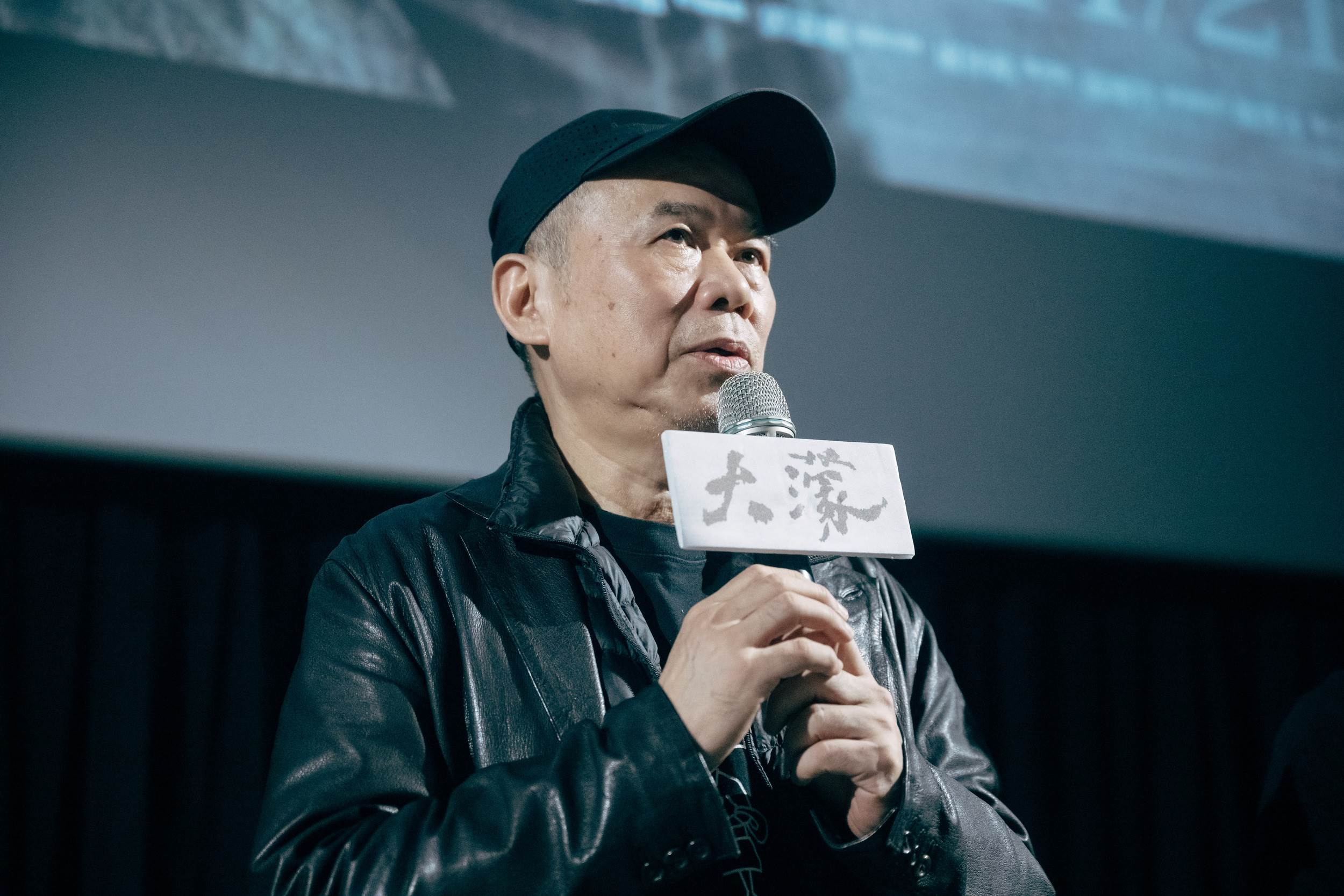 《大濛》導演陳玉勳回憶拍攝季節特地選在冬天，會比較有霧的感覺，沒想到拍攝期一個月，天氣每天都是30度，讓拍攝相當順利。（圖／華文創提供）