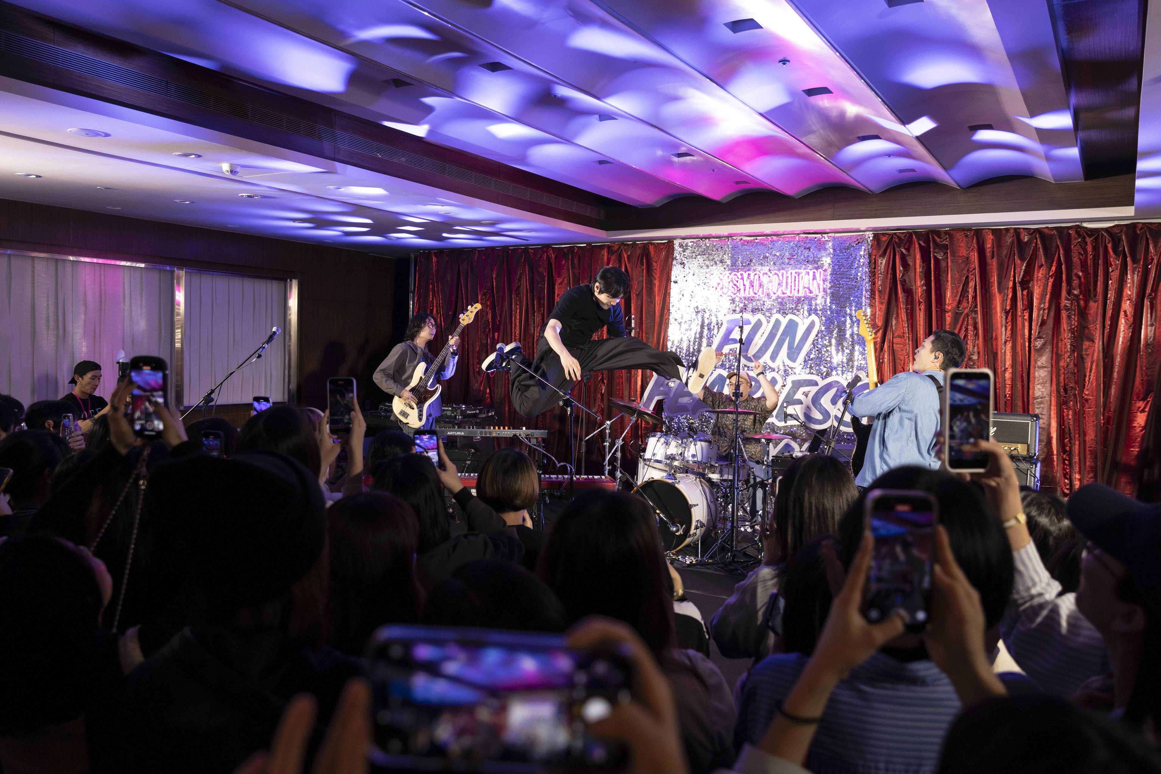 金曲樂團宇宙人帶著〈不曾寧靜的夜〉穿越回1986開萬人派對。（圖／相信音樂提供）