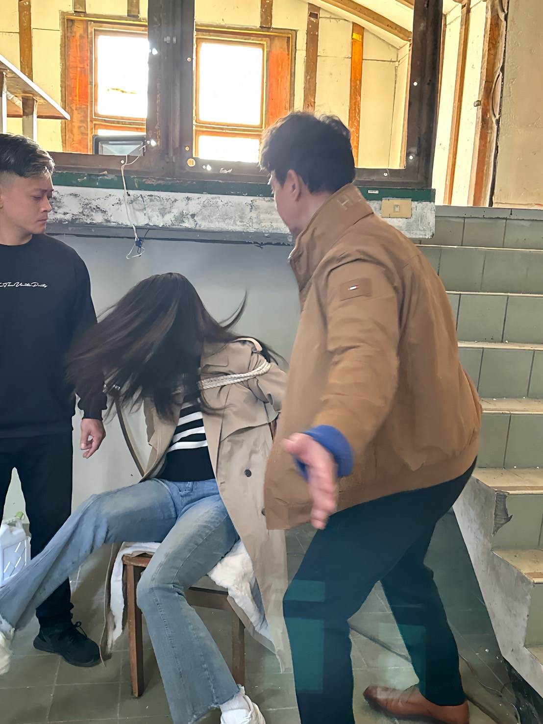 白家綺與翁家明對戲後仍心有餘悸。（圖／民視提供）