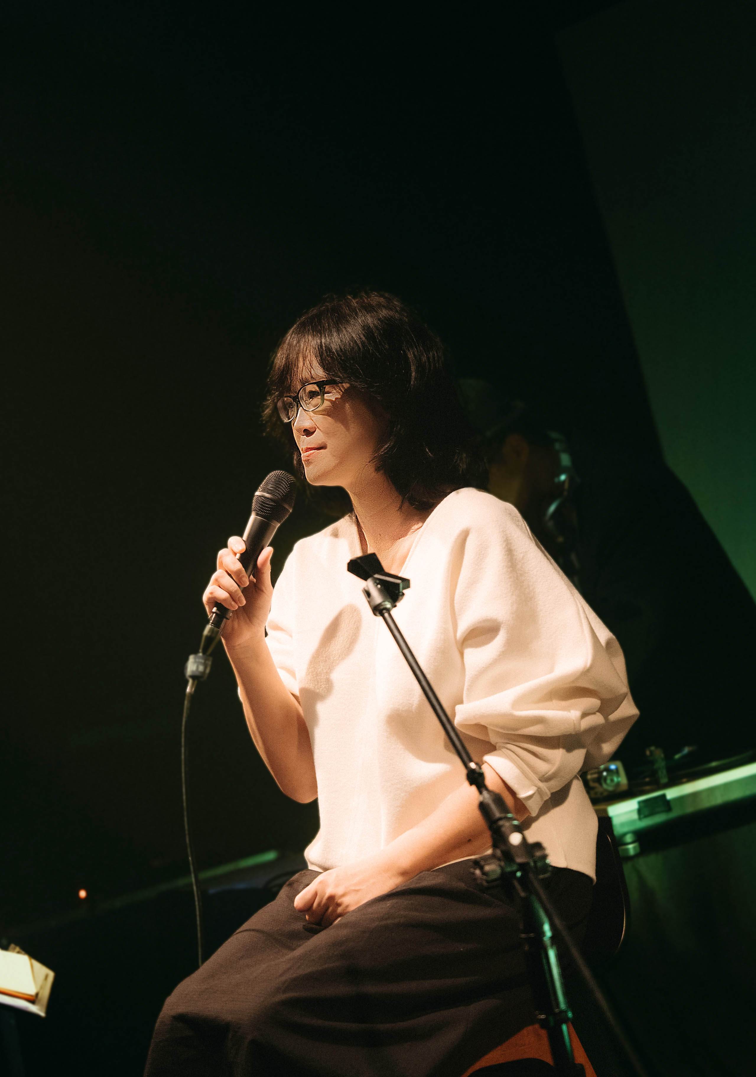 重量級音樂人雷光夏（Summer Lei）《時空的縫隙》親密音樂會台北場將出現的「往下延伸舞台」與懸吊小船。（圖／立方計劃 x 願子工作室提供）