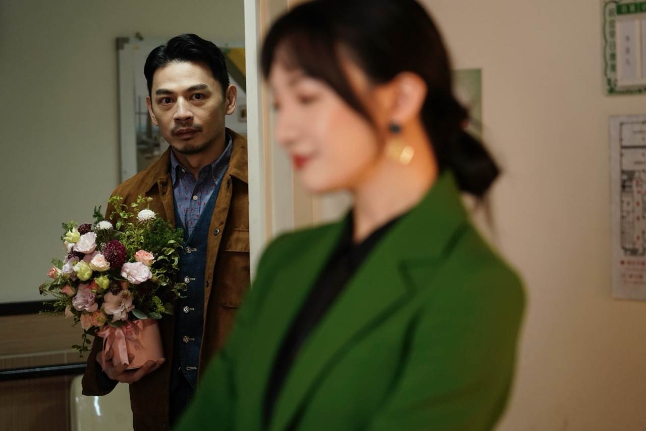 阿Ken林暐恆(左)飾演癡心梁恕誠，力追李杏(右)飾演的前妻十美。（圖／彼此影業提供）