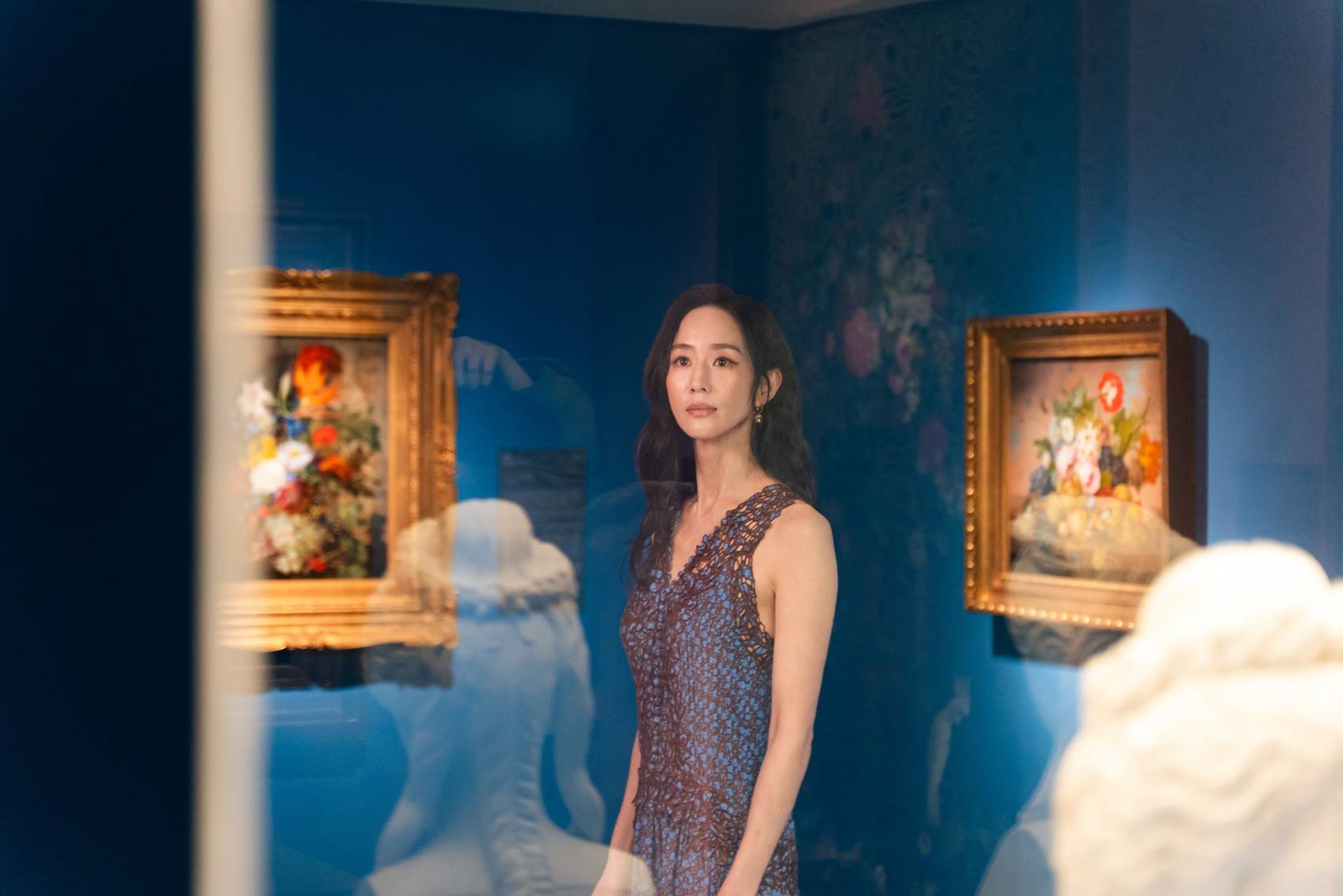 張鈞甯為《美景宮百年花繪名作展》擔任聲音導覽員。（圖／時藝多媒體）