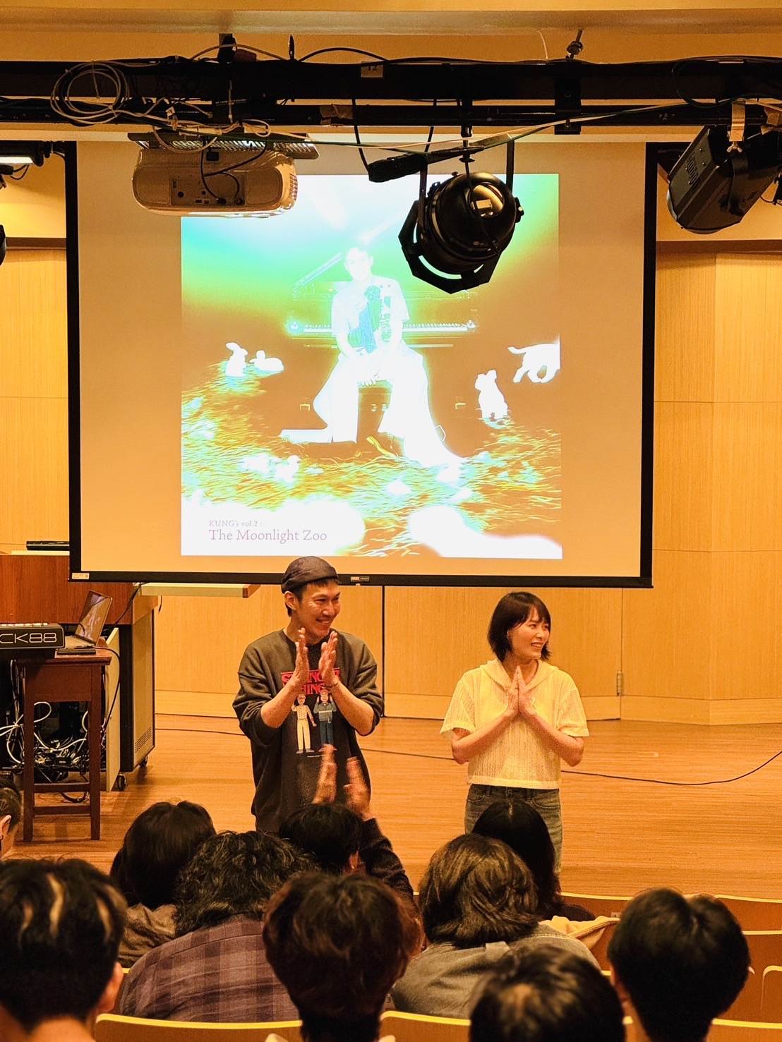 阿龔受李欣芸老師之邀前往台藝大擔任特別講師 。（圖／緒風有限公司提供）