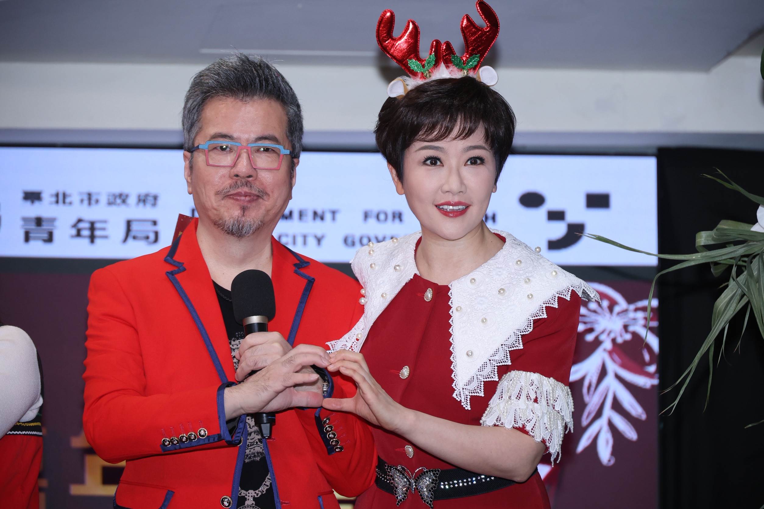 寇乃馨與黃國倫結婚多年，感情依舊相當甜蜜。（圖／東森娛樂）