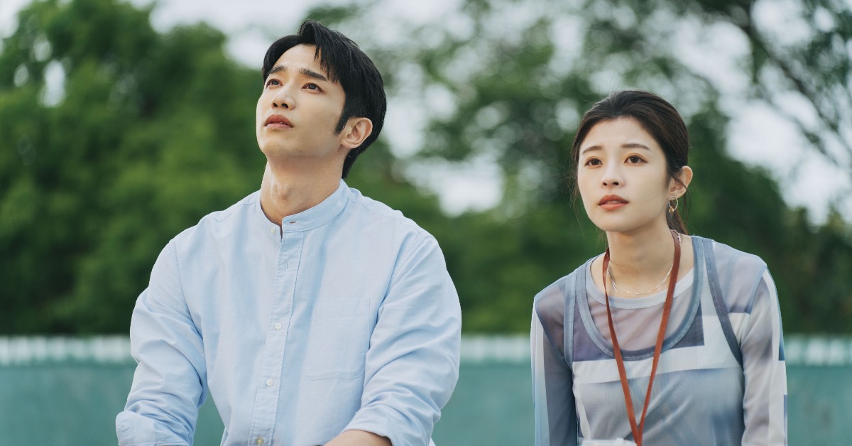 劉以豪鍛鍊身材白費了！脫衣戲遭刪秒破戒吃炸雞　詹子萱頂樓低溫冷到頭痛。（圖／愛奇藝國際版、壹壹影業）