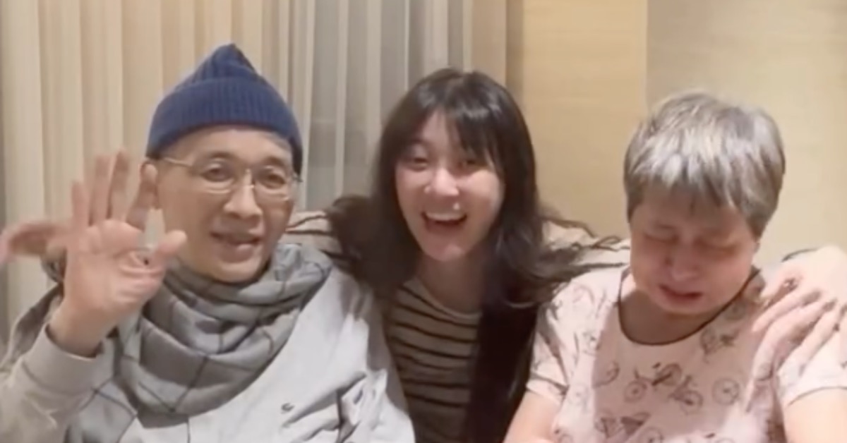 林逸欣與父母的感情十分好。（圖／翻攝自IG @sharalinmusic）